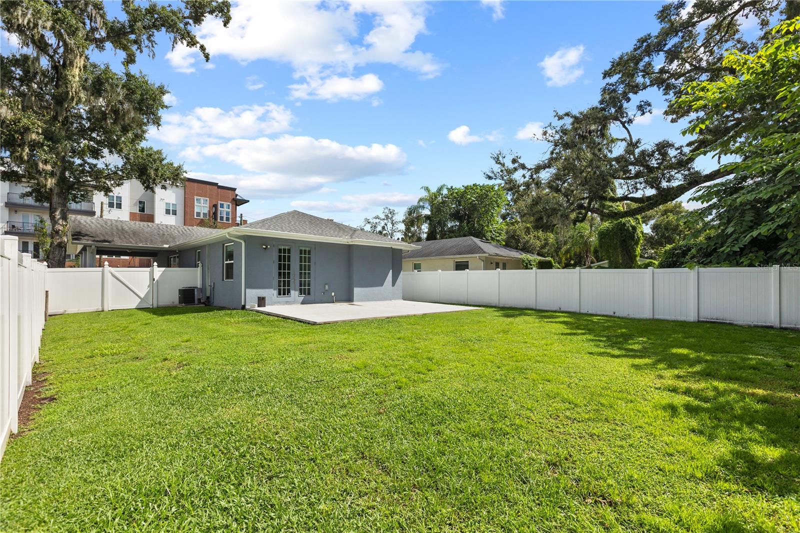 925 E SLIGH AVE