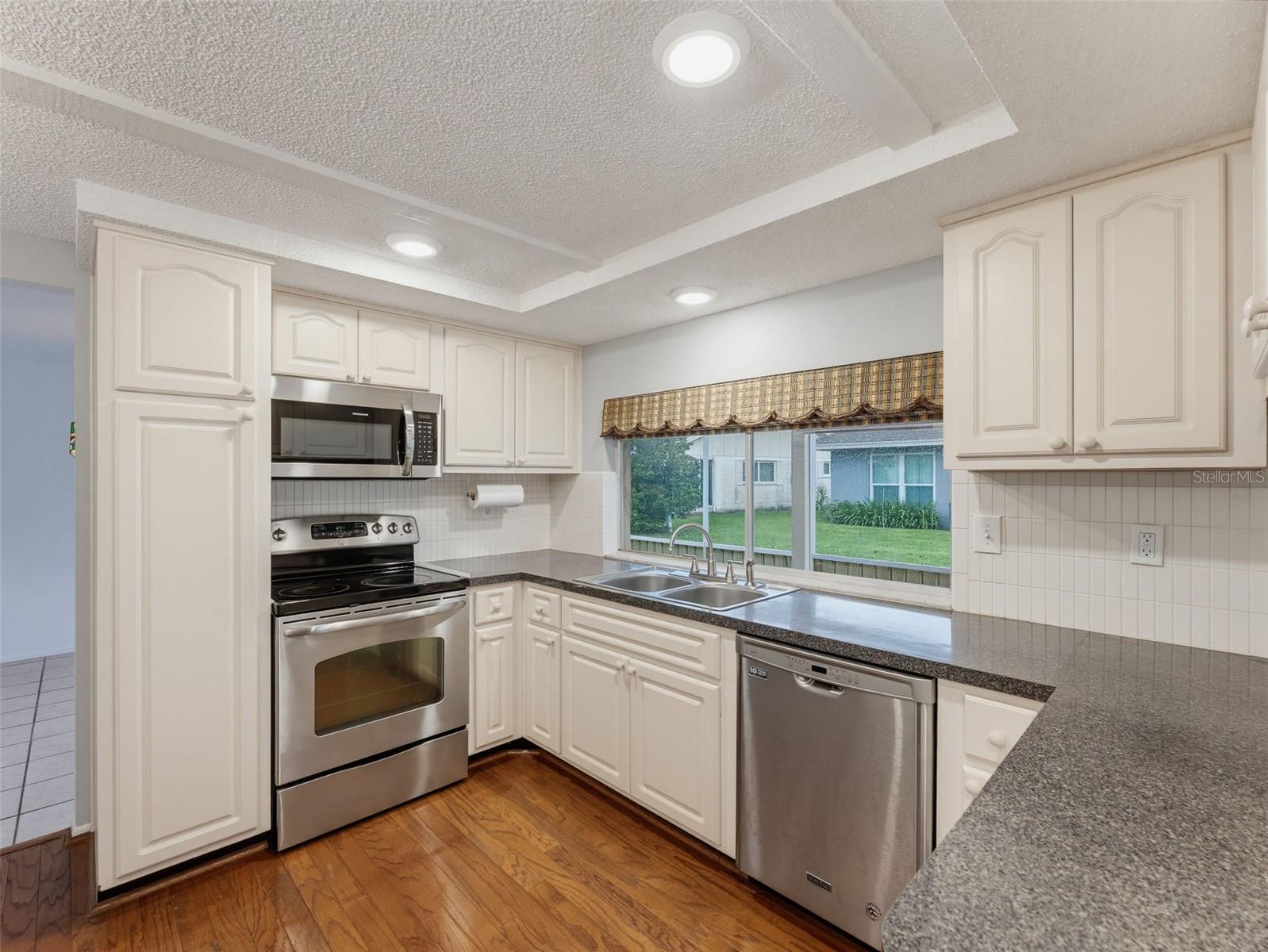 12205 SILK OAK LN