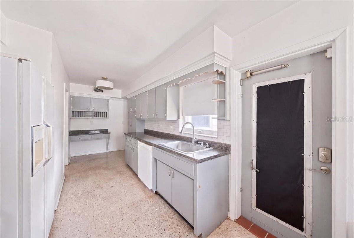 3004 W MARLIN AVE