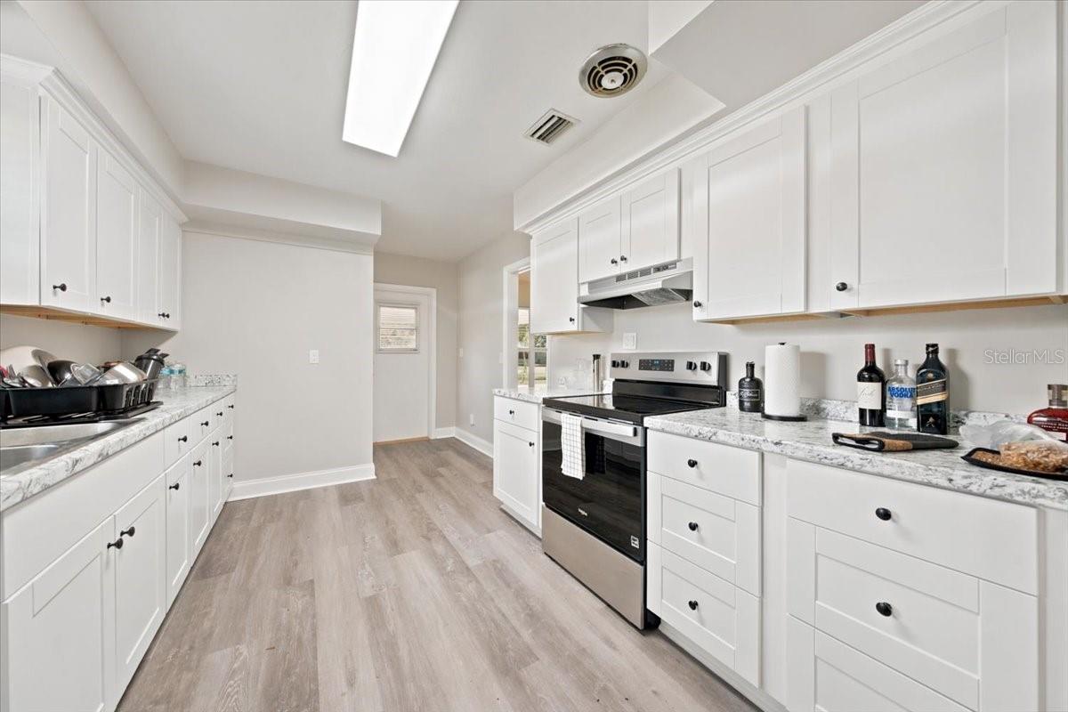 3002 W MARLIN AVE