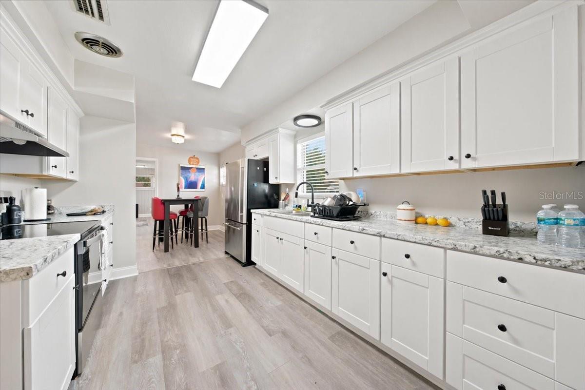 3002 W MARLIN AVE