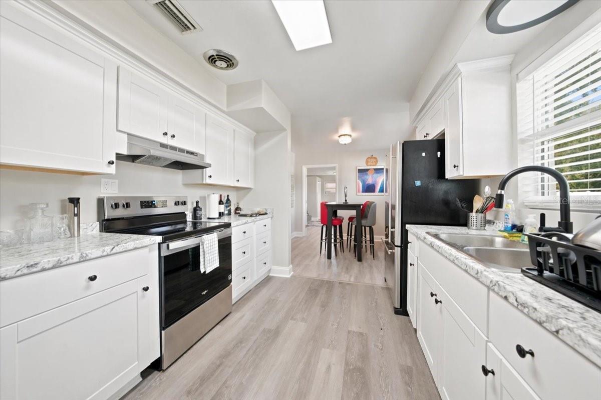 3002 W MARLIN AVE
