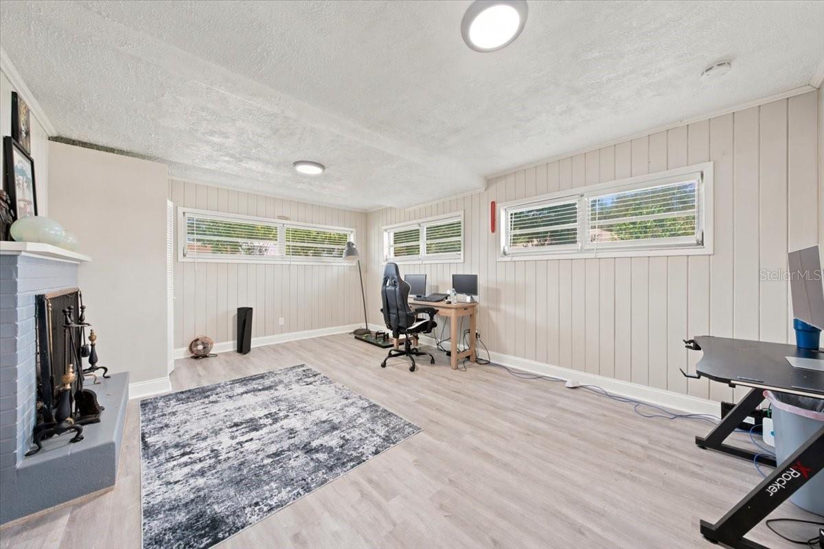 3002 W MARLIN AVE
