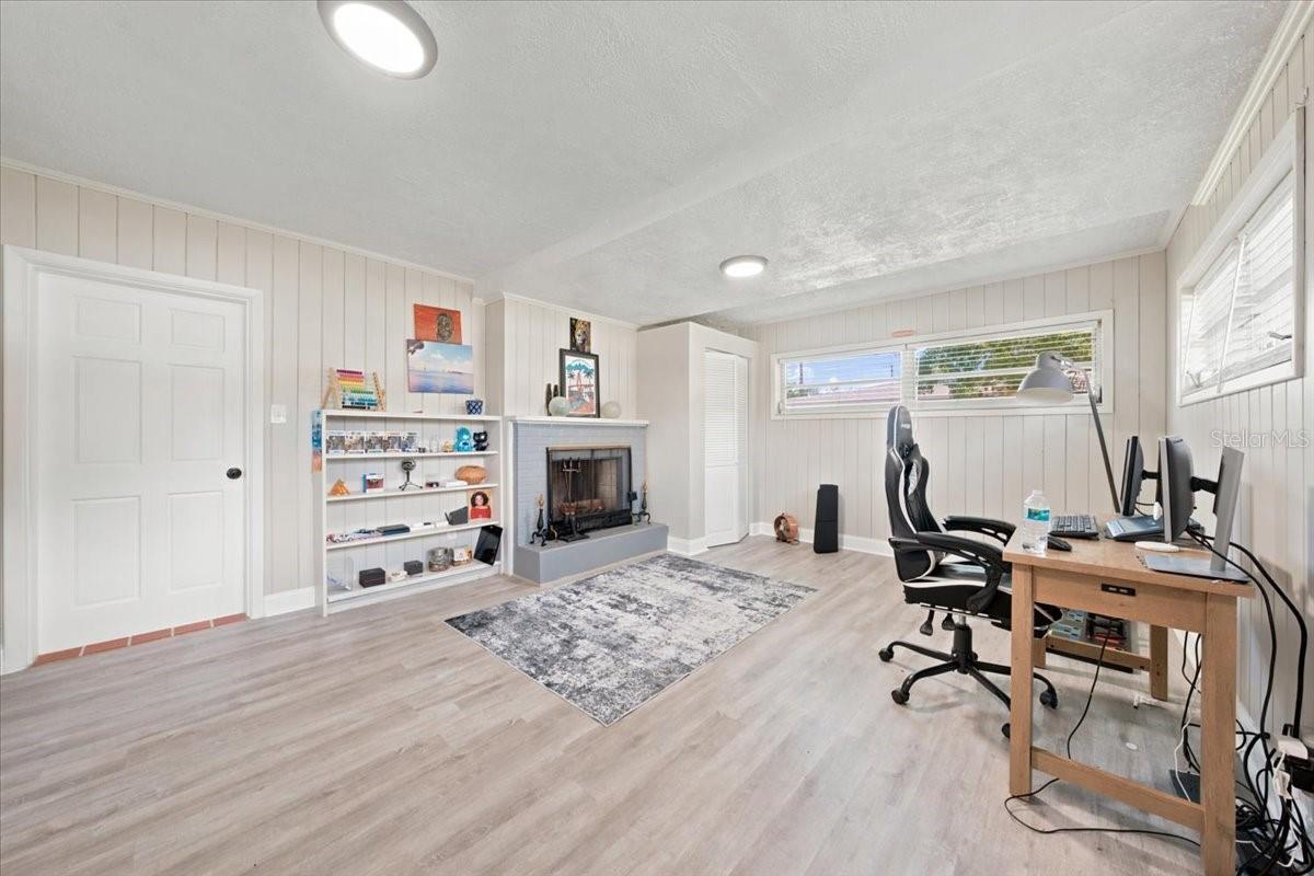 3002 W MARLIN AVE