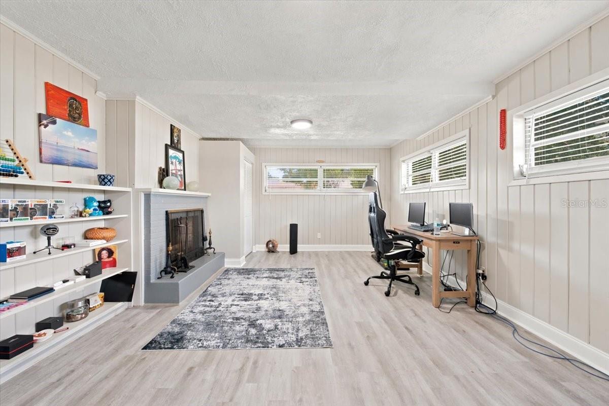 3002 W MARLIN AVE