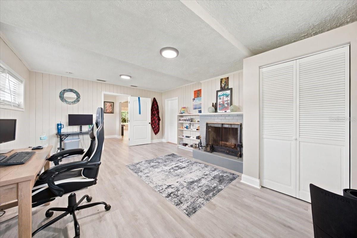 3002 W MARLIN AVE