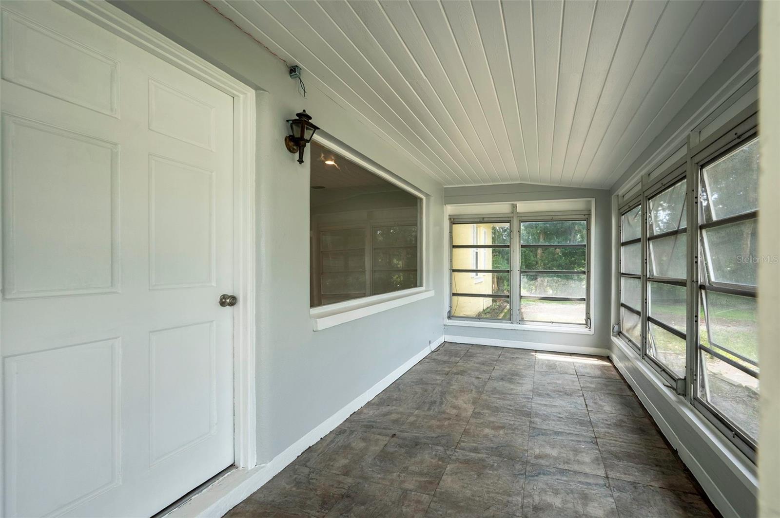 5136 STUDIO DR