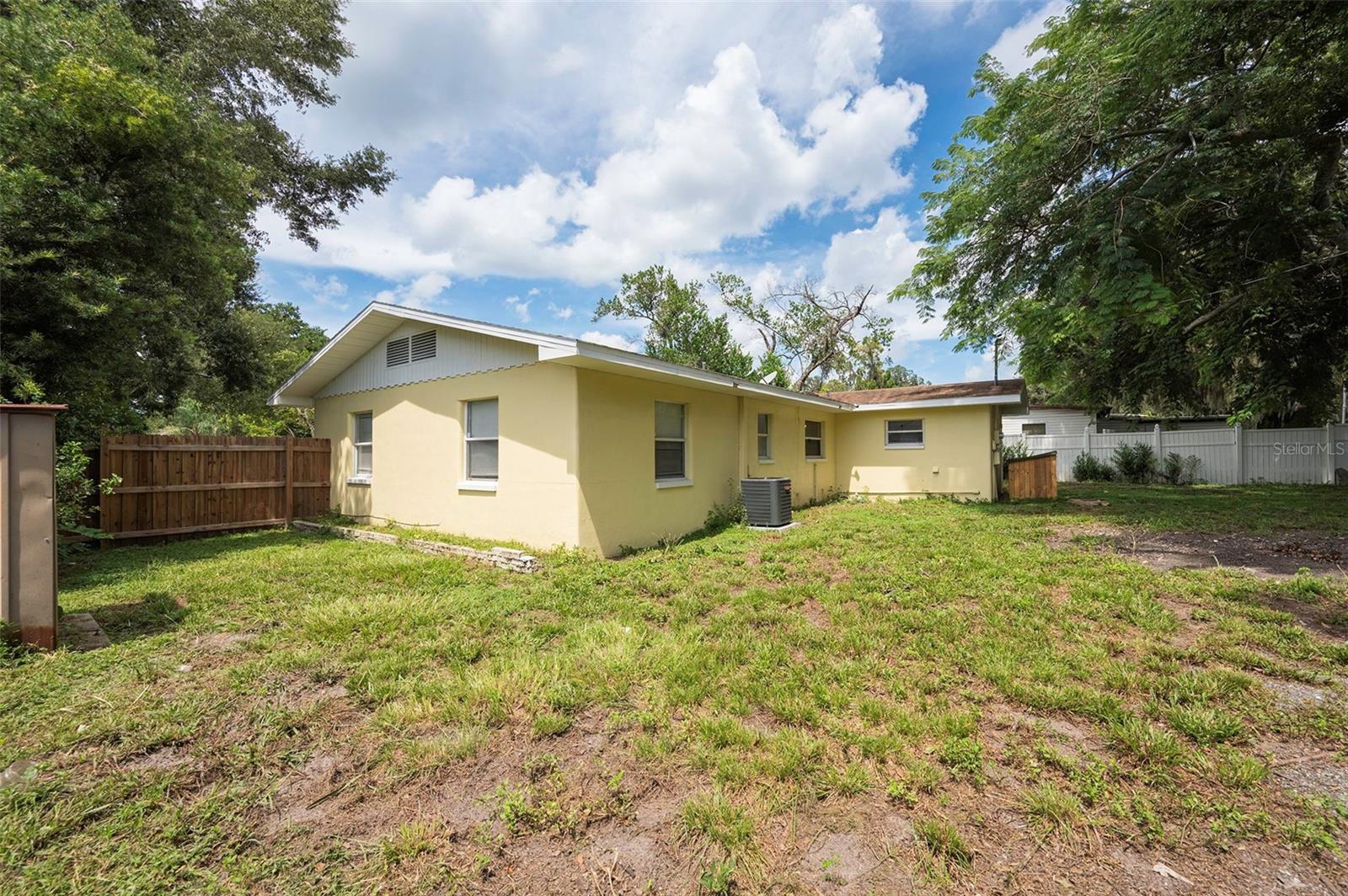 5136 STUDIO DR