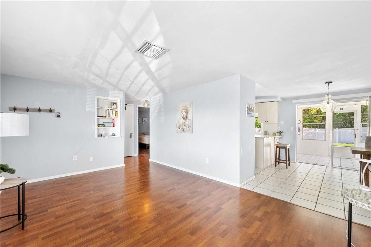4041 WOODSVILLE DR