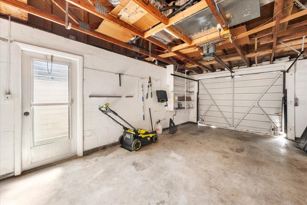 4041 WOODSVILLE DR