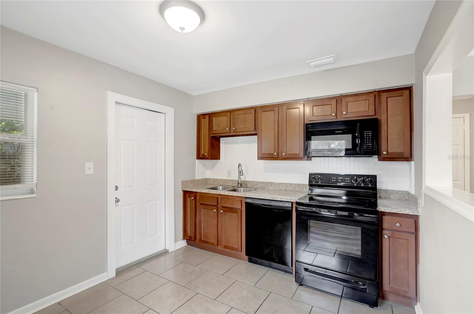 1212 E 33RD AVE