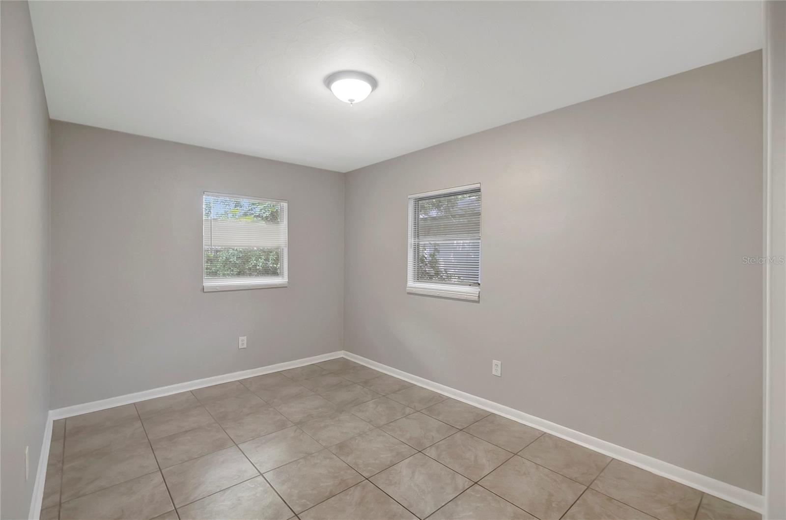 1212 E 33RD AVE