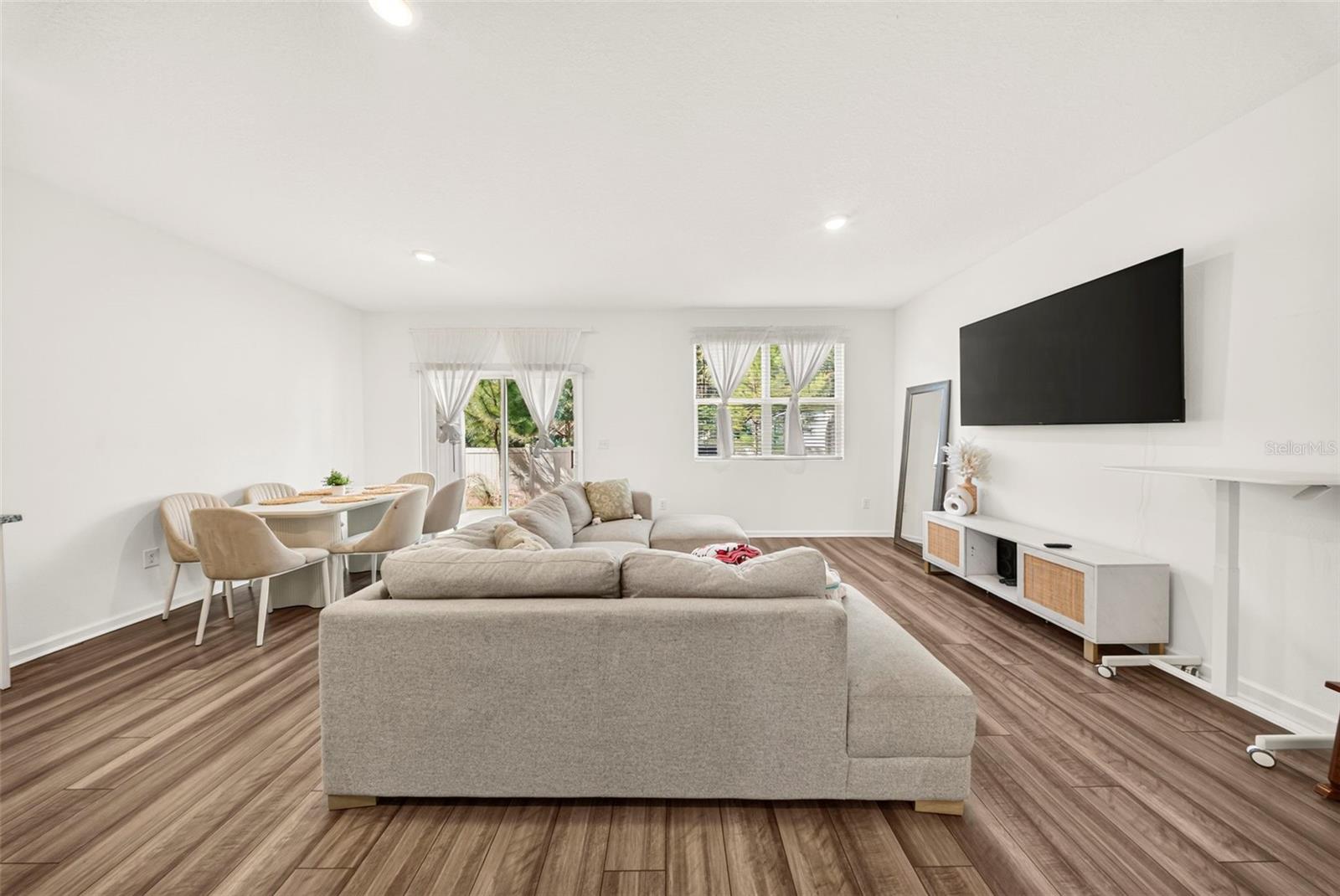 6264 BUCKET CT