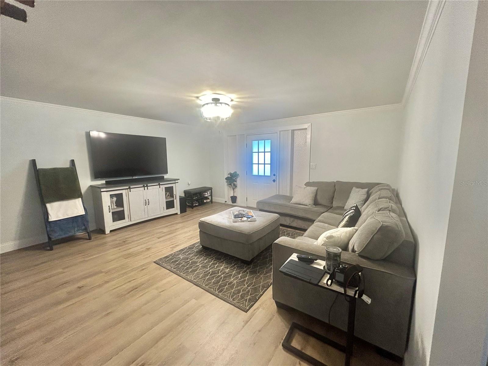 7381 JASMIN DR