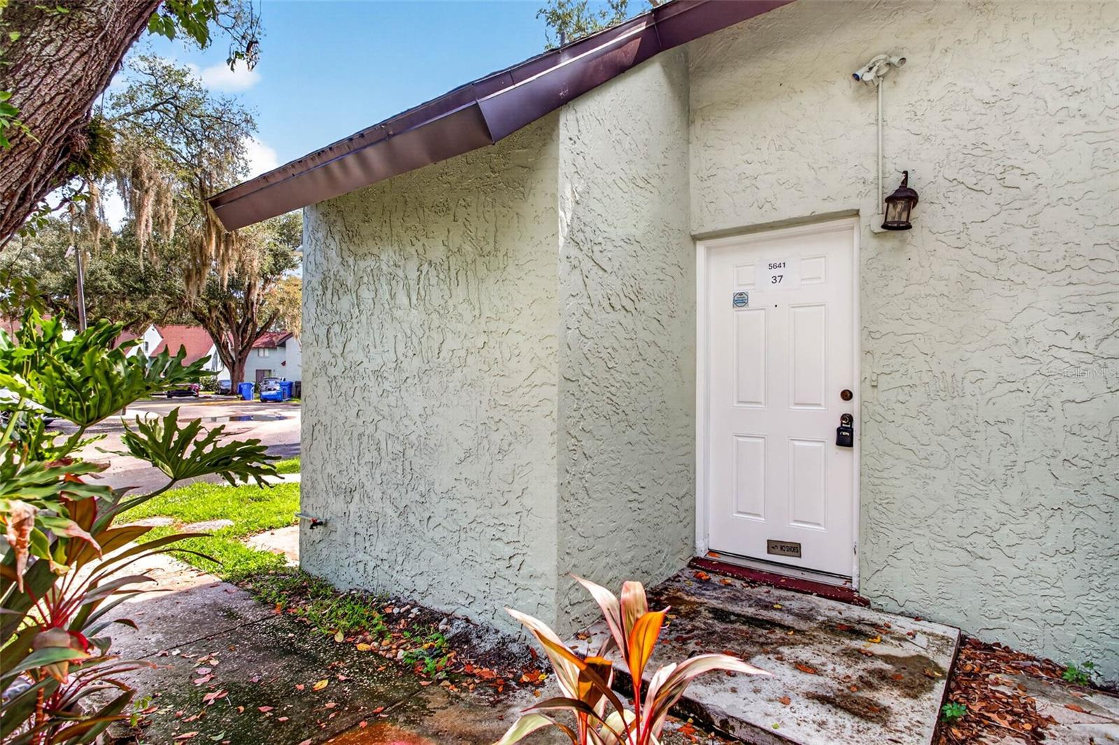5627 ASHLEY OAKS DR #2