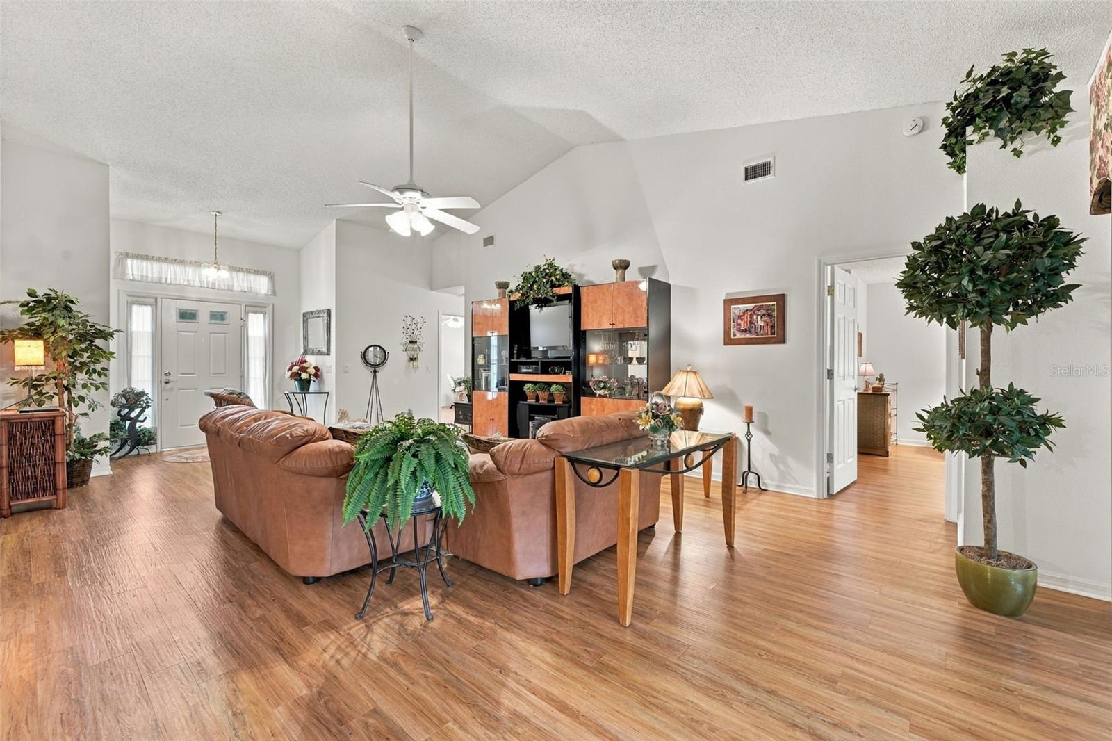 1202 WOLFORD DR