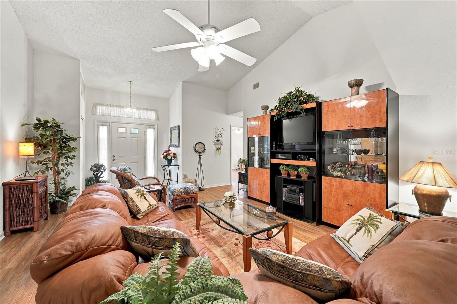 1202 WOLFORD DR