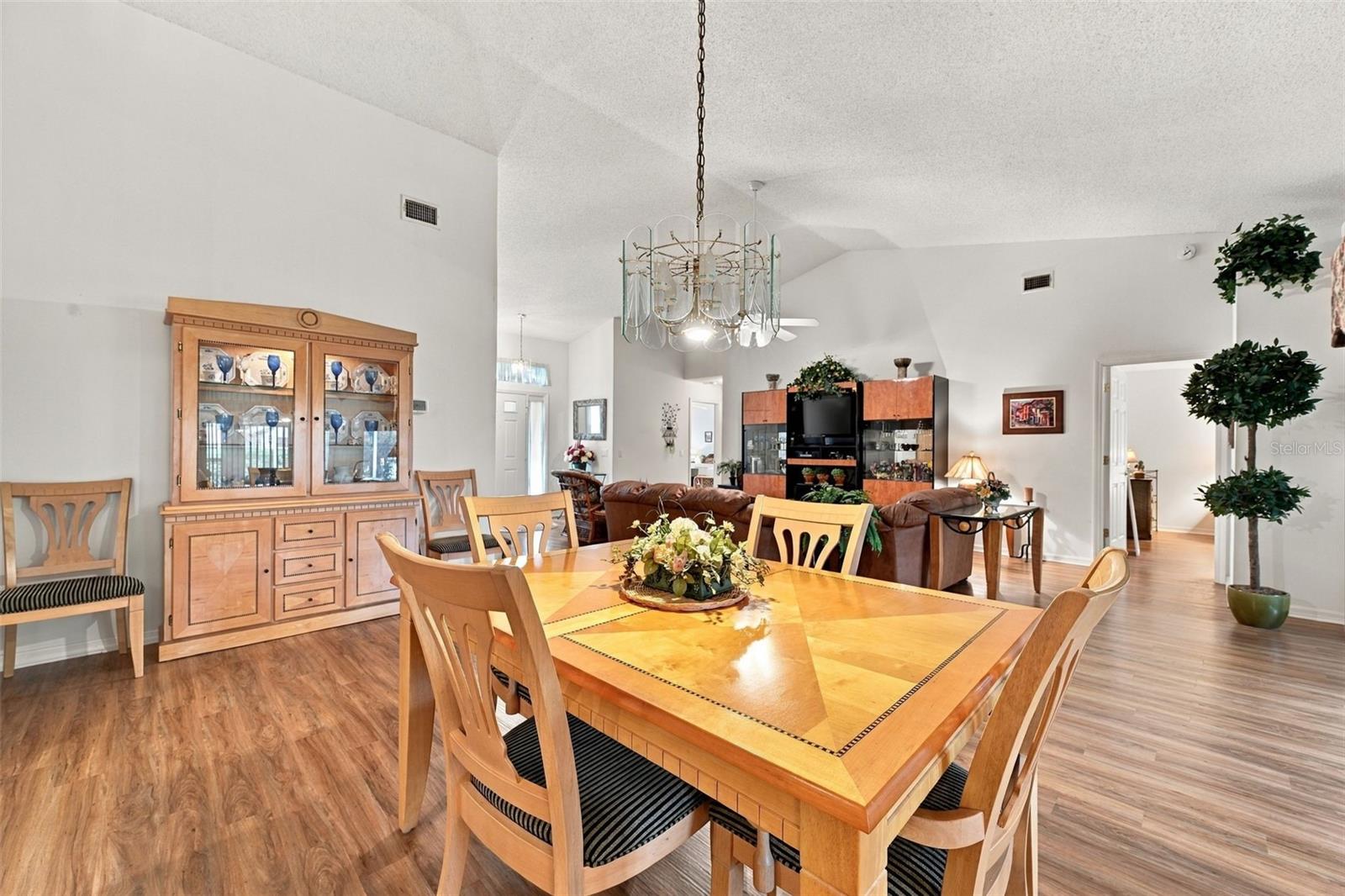 1202 WOLFORD DR