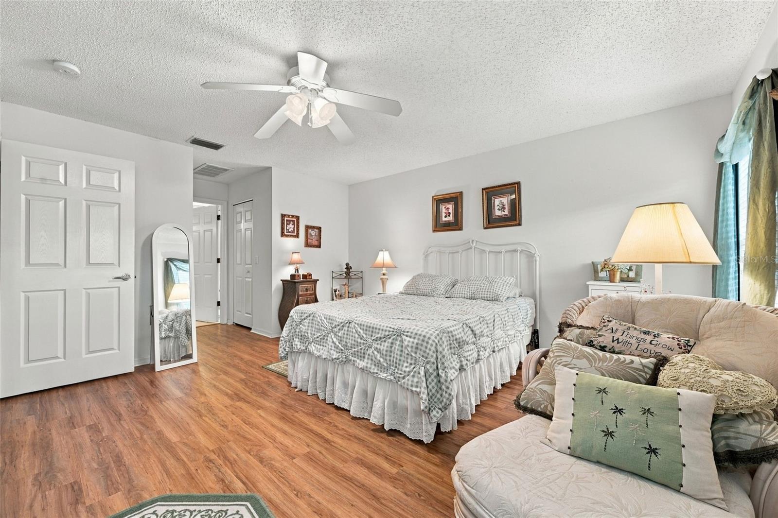 1202 WOLFORD DR