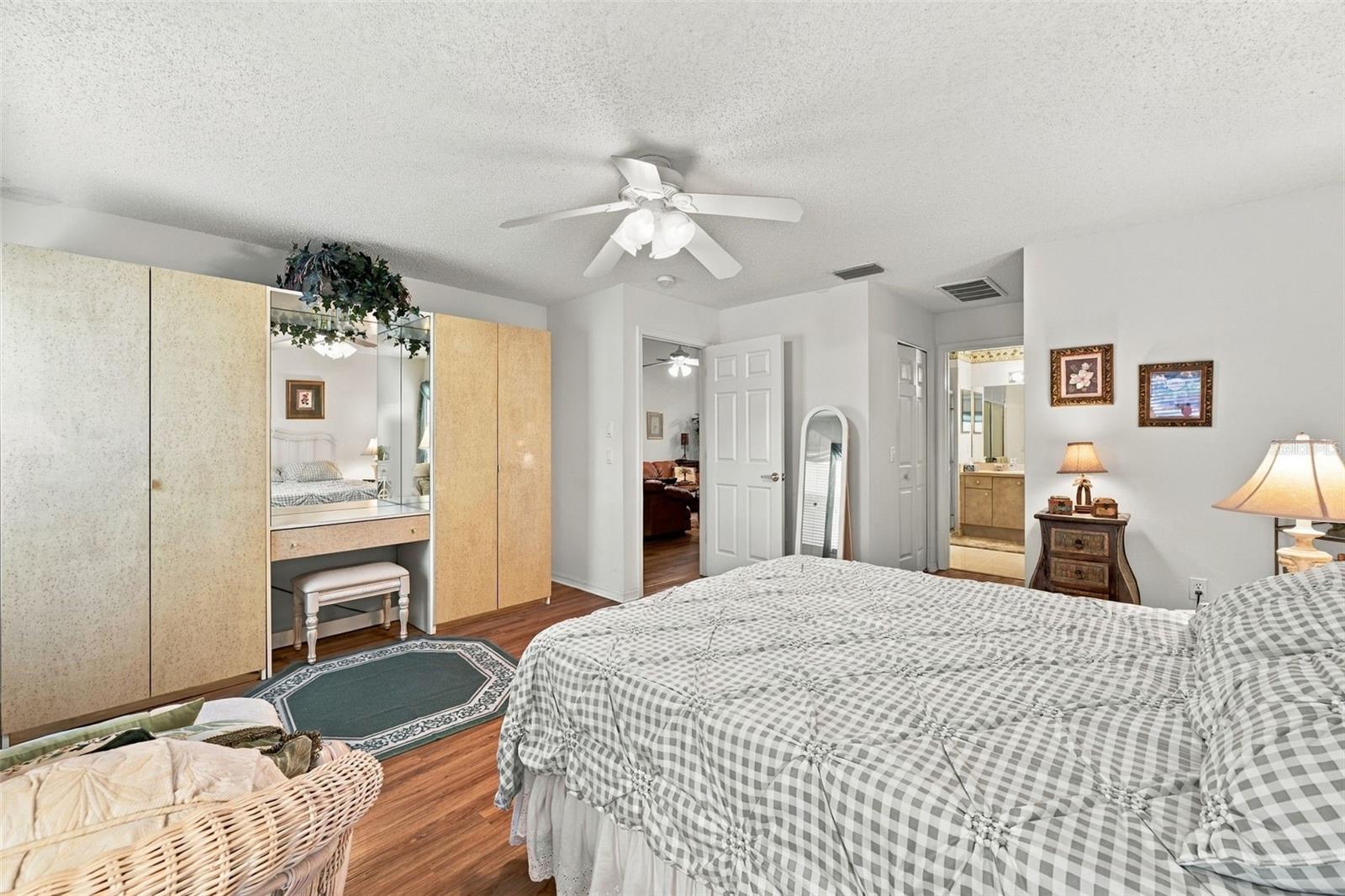 1202 WOLFORD DR