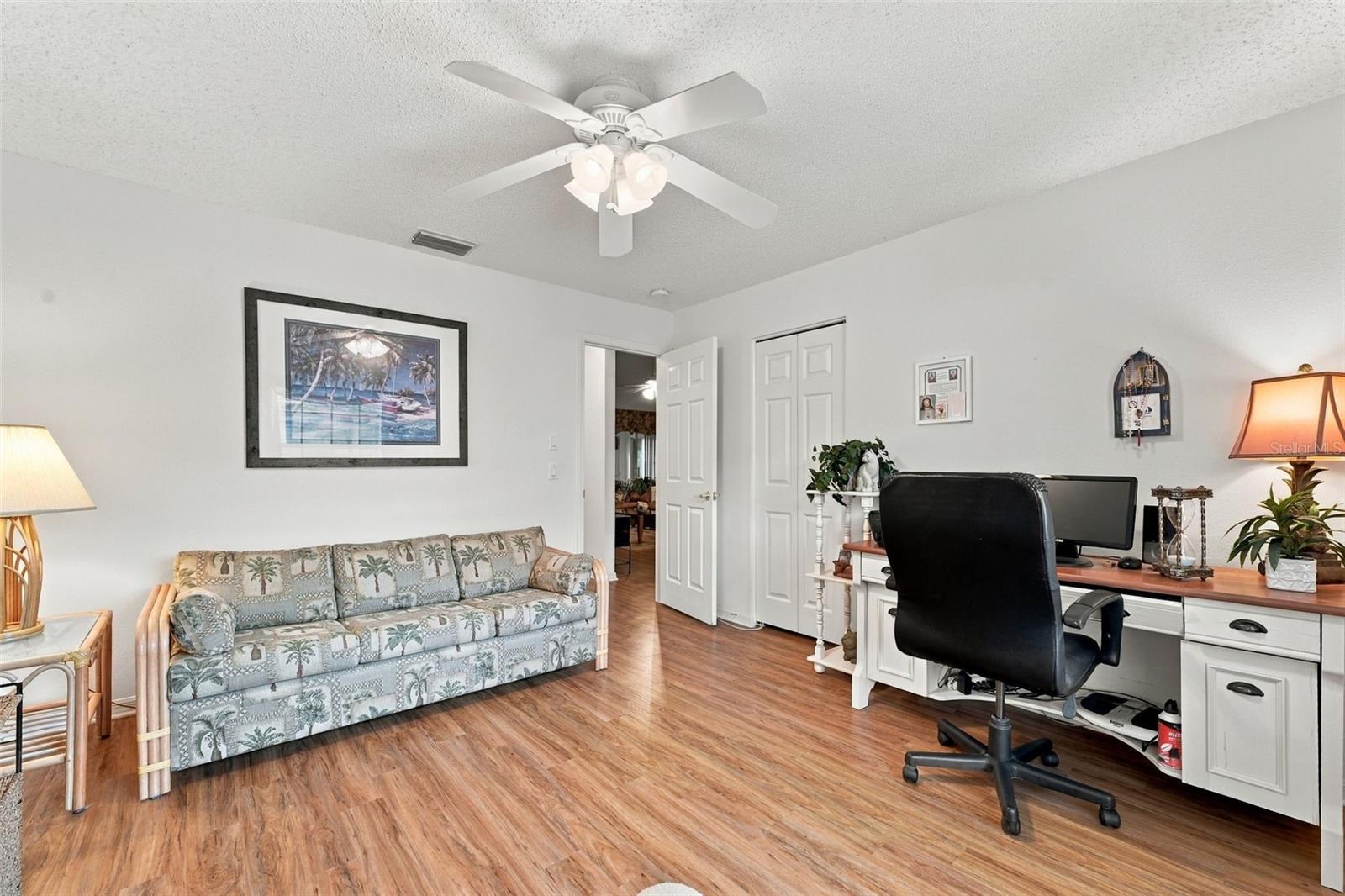 1202 WOLFORD DR