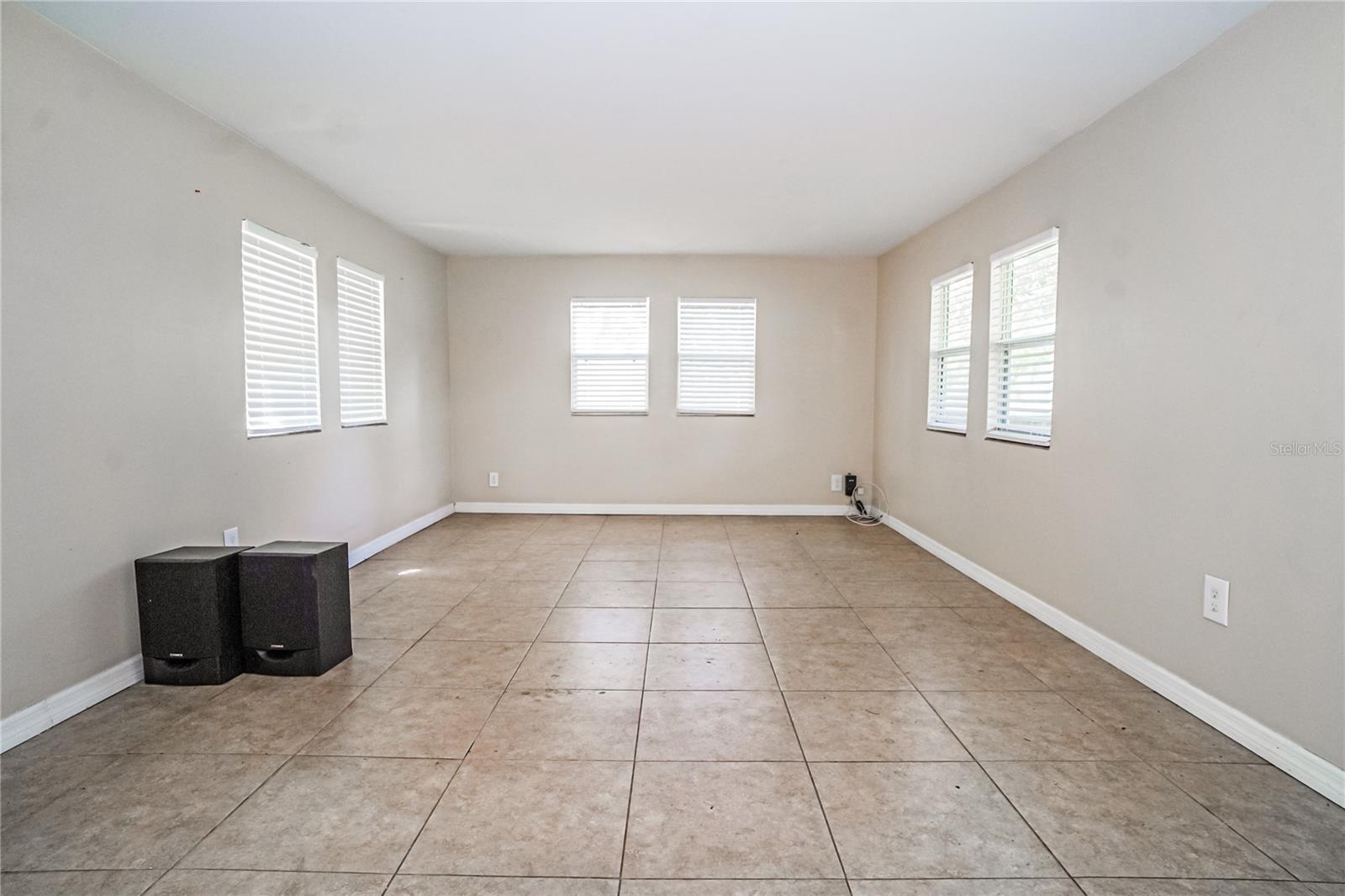 8000 BELCHER LN