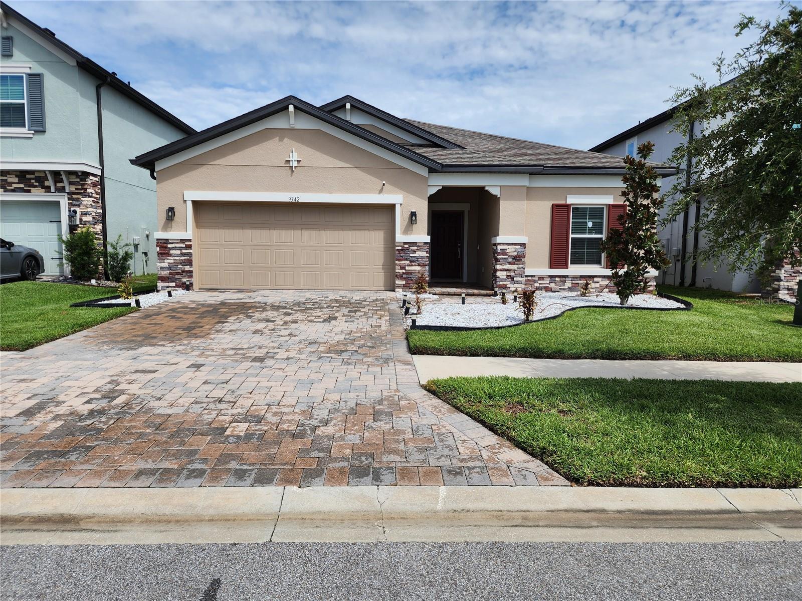 9342 CRESCENT RAY DR