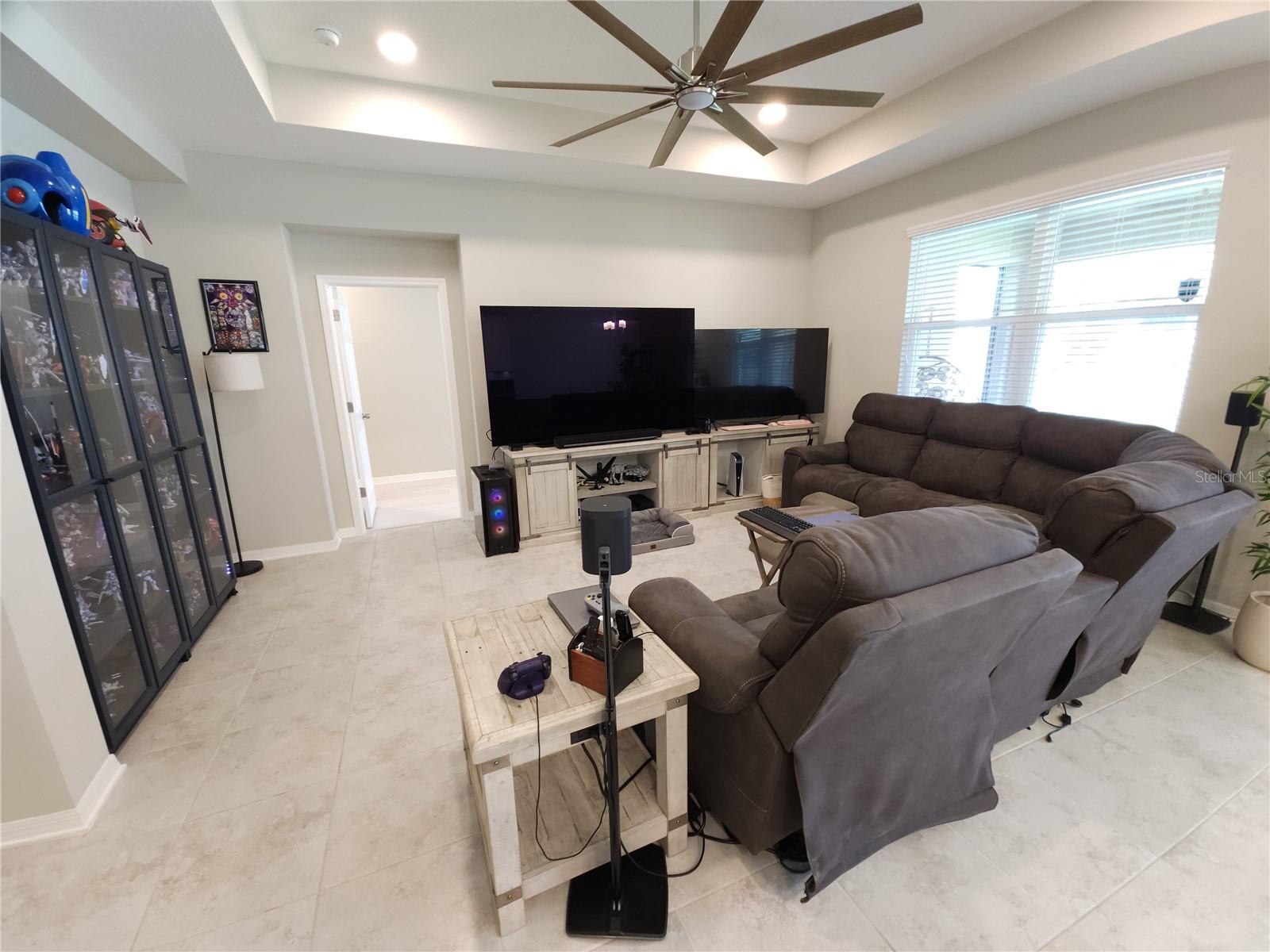 9342 CRESCENT RAY DR