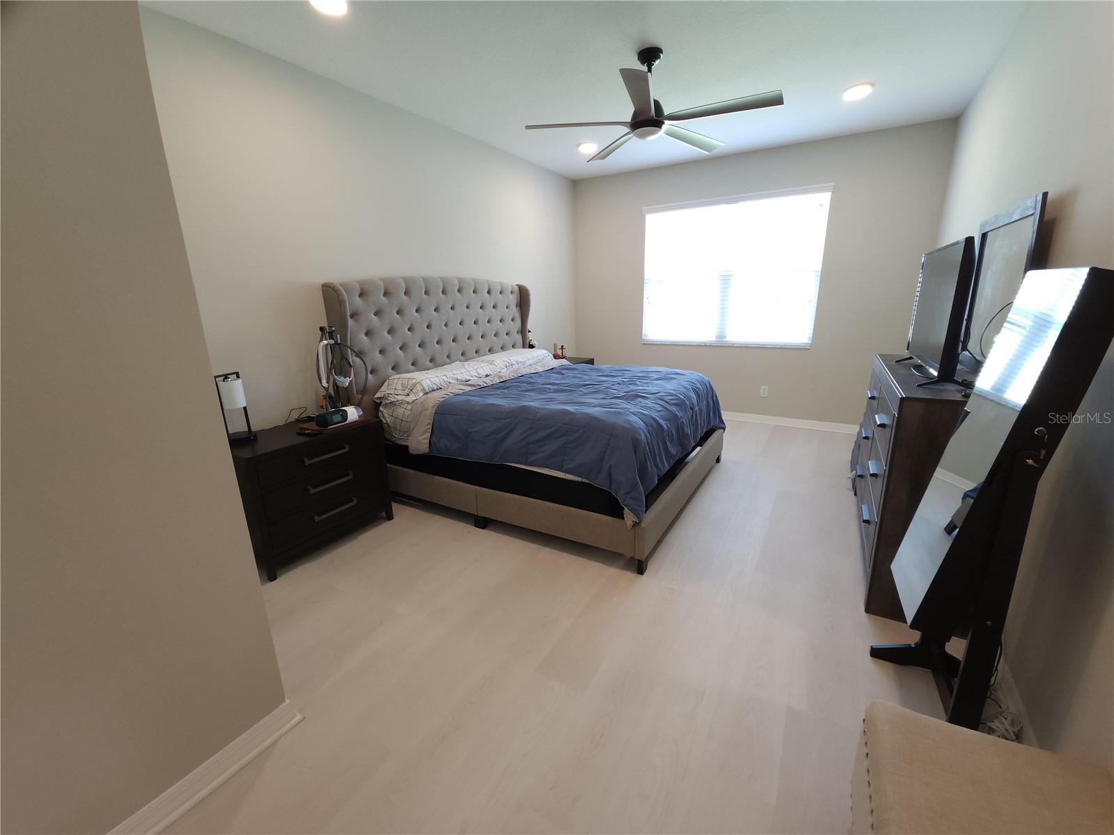 9342 CRESCENT RAY DR