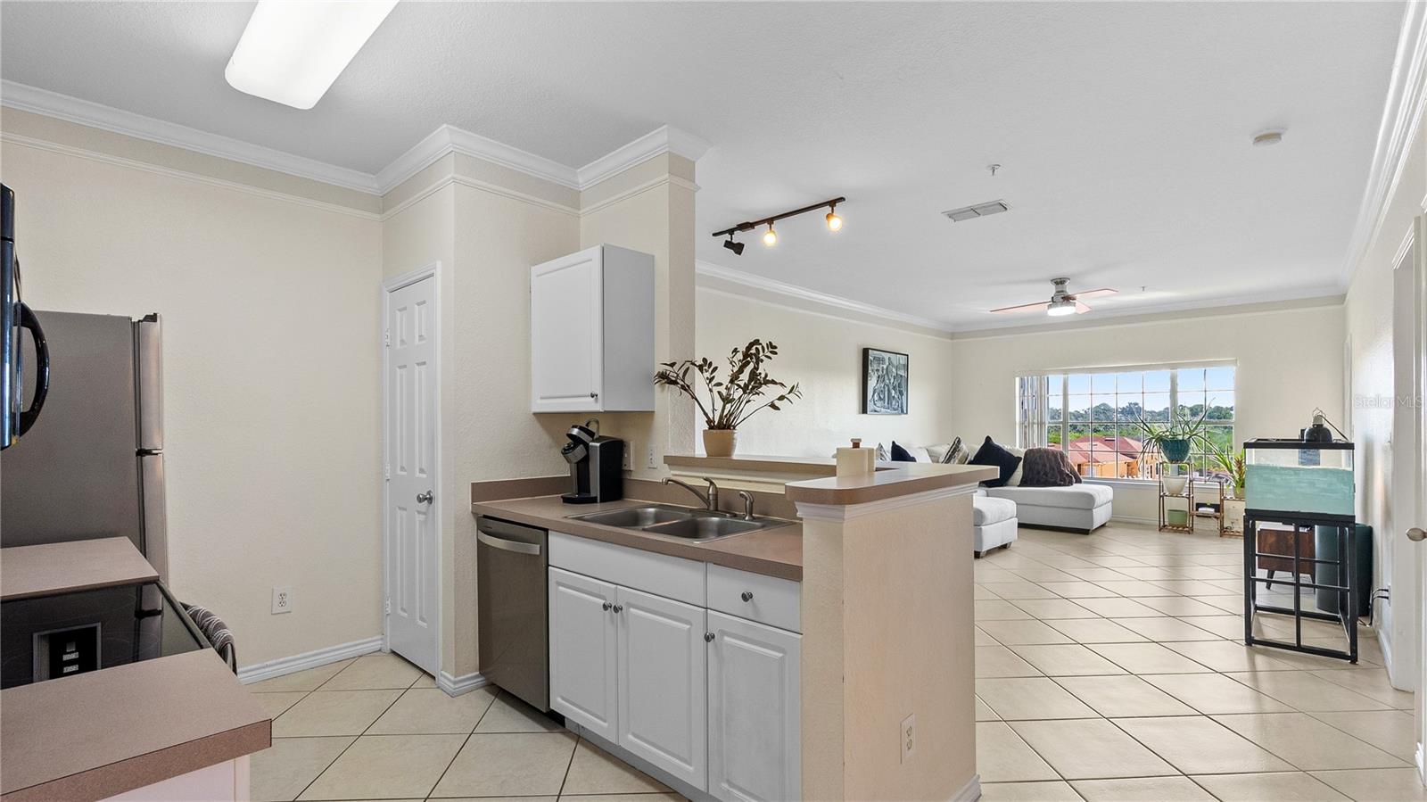 4333 BAYSIDE VILLAGE DR #320