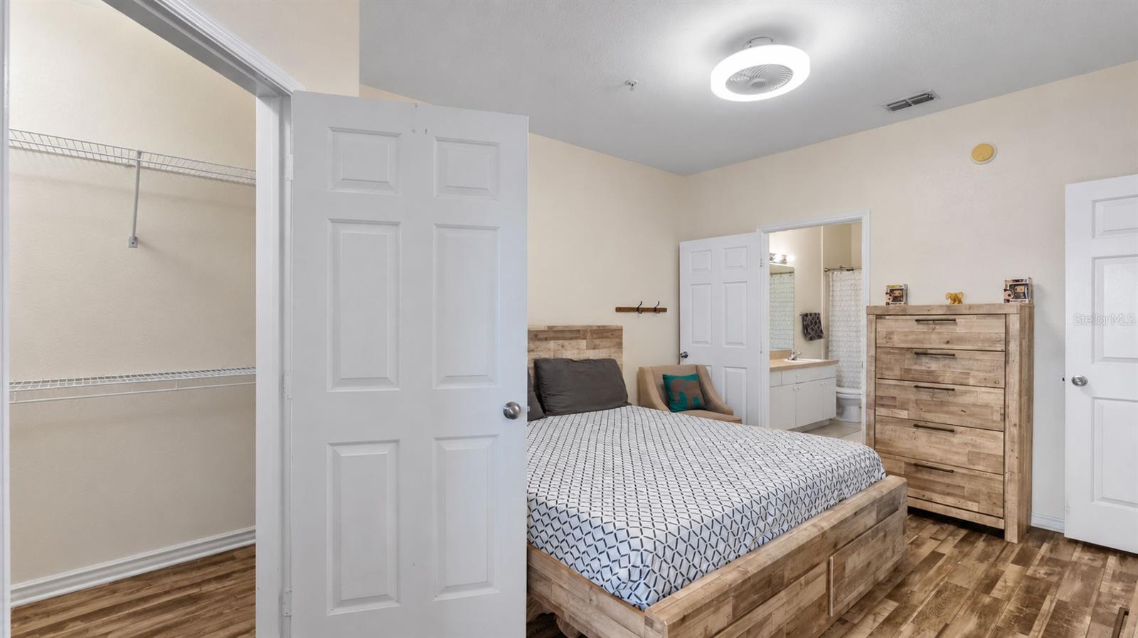 4333 BAYSIDE VILLAGE DR #320