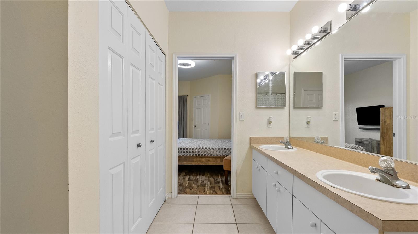 4333 BAYSIDE VILLAGE DR #320