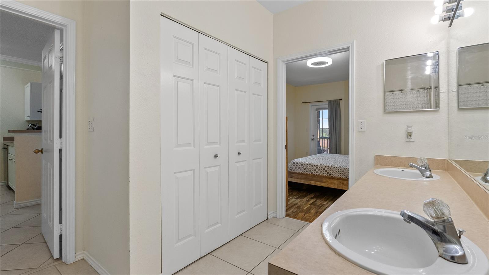 4333 BAYSIDE VILLAGE DR #320