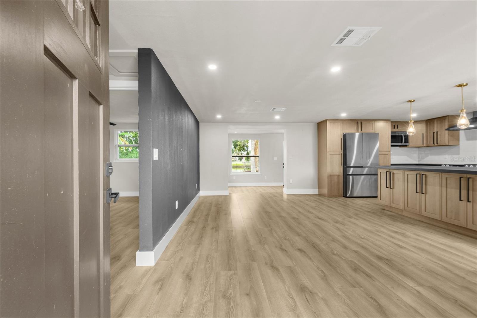 4036 SUNRAY DR