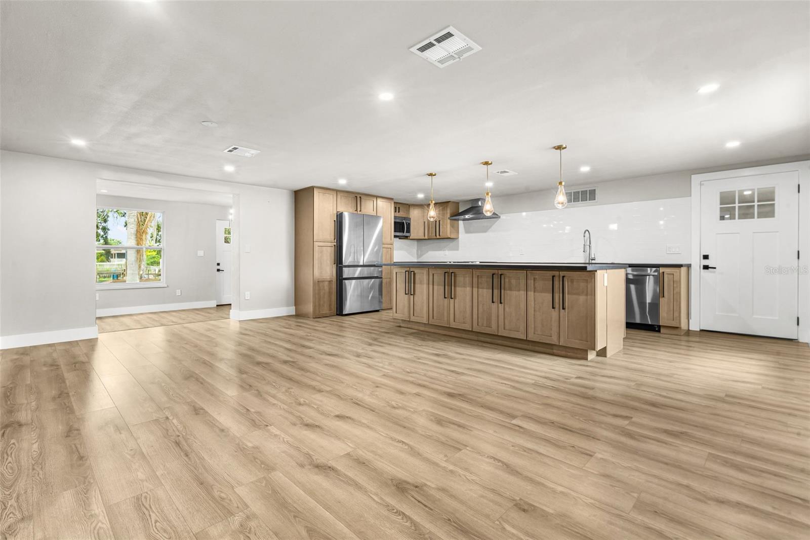 4036 SUNRAY DR