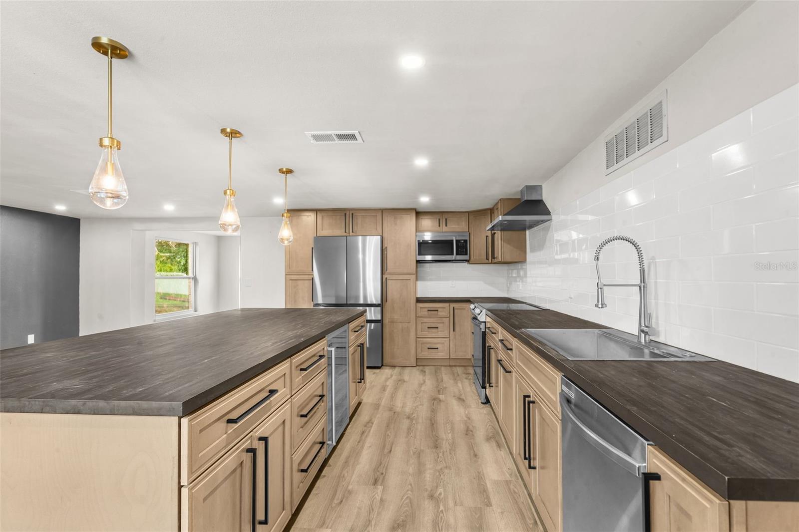 4036 SUNRAY DR