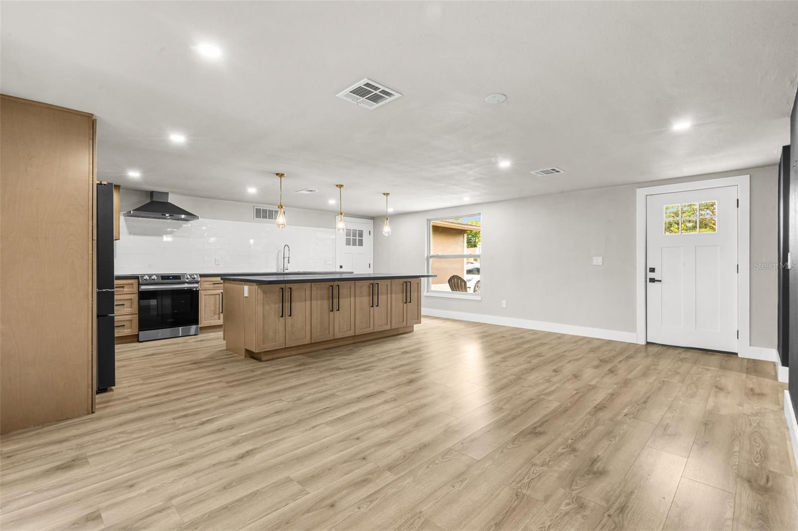 4036 SUNRAY DR