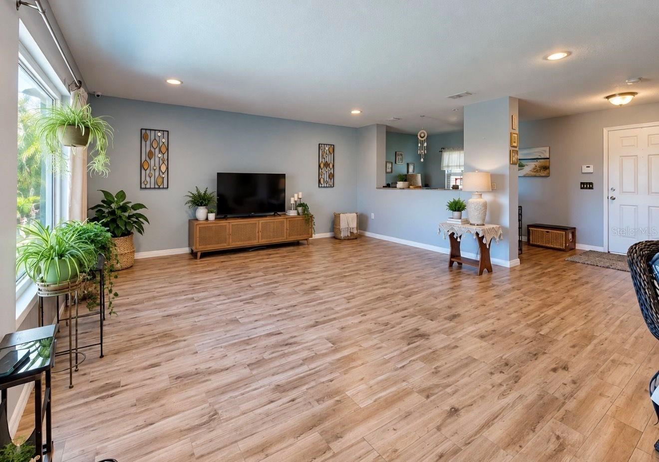 337 STAR SHELL DR
