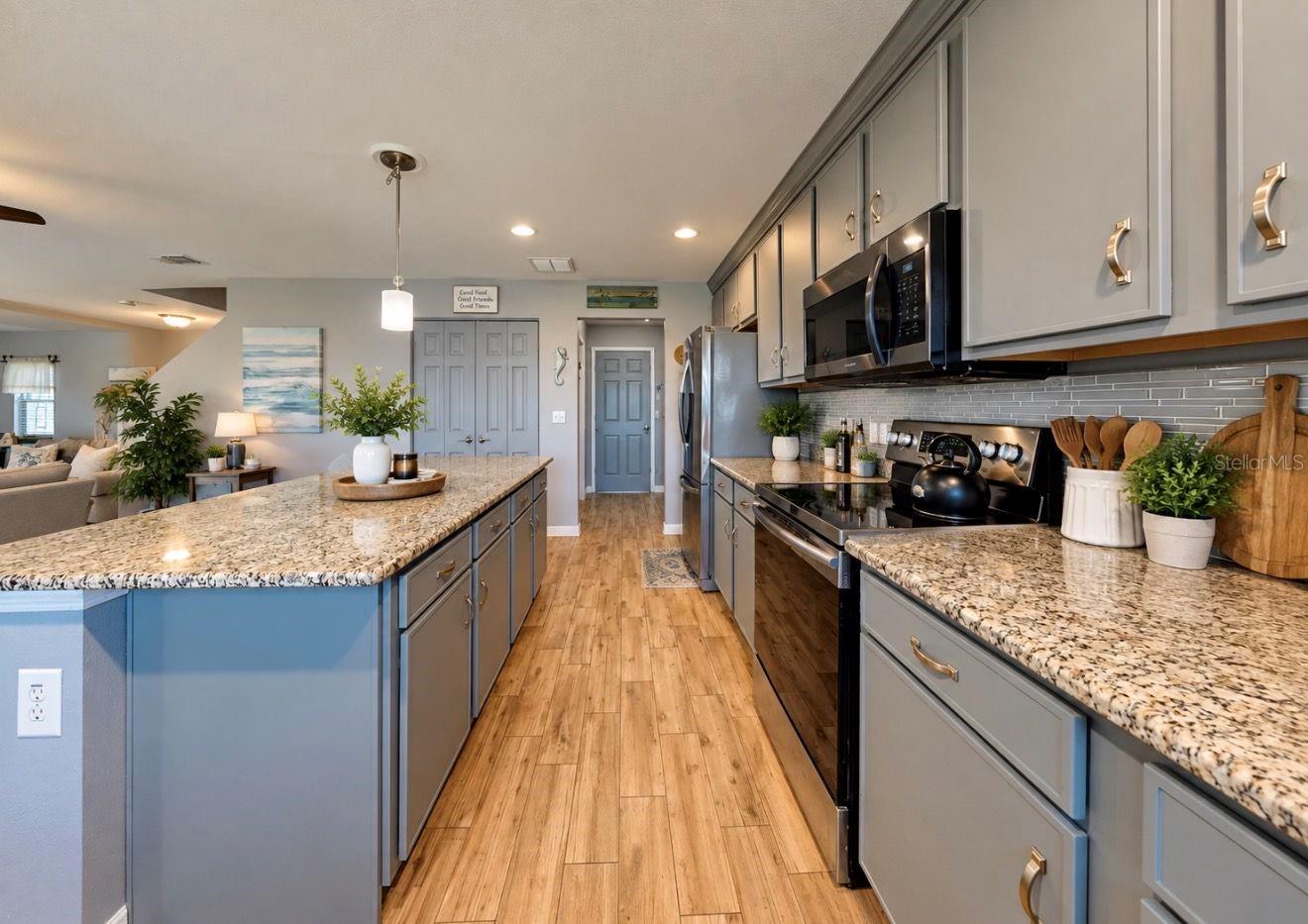 337 STAR SHELL DR