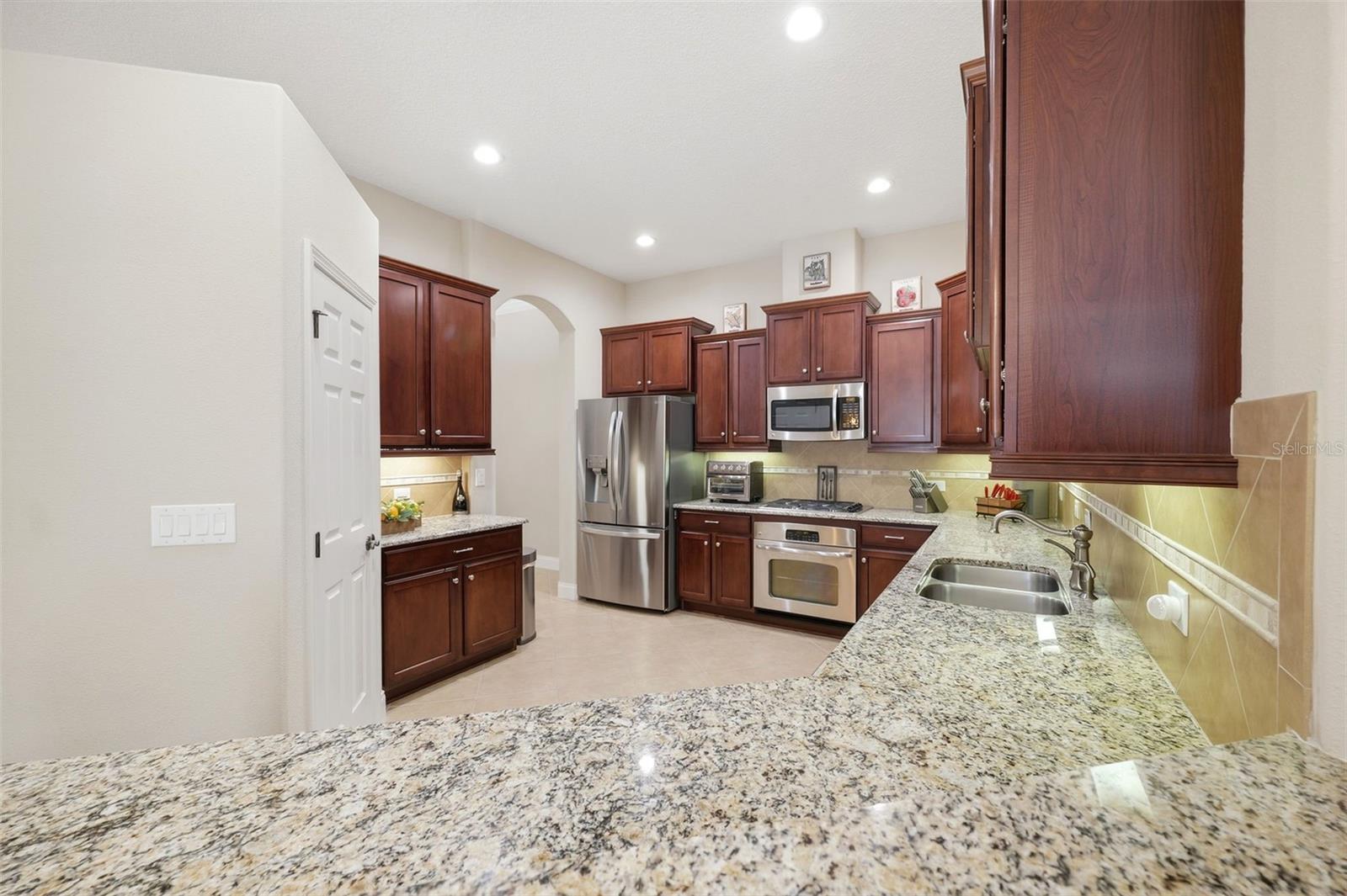 2901 DEVONOAK BLVD