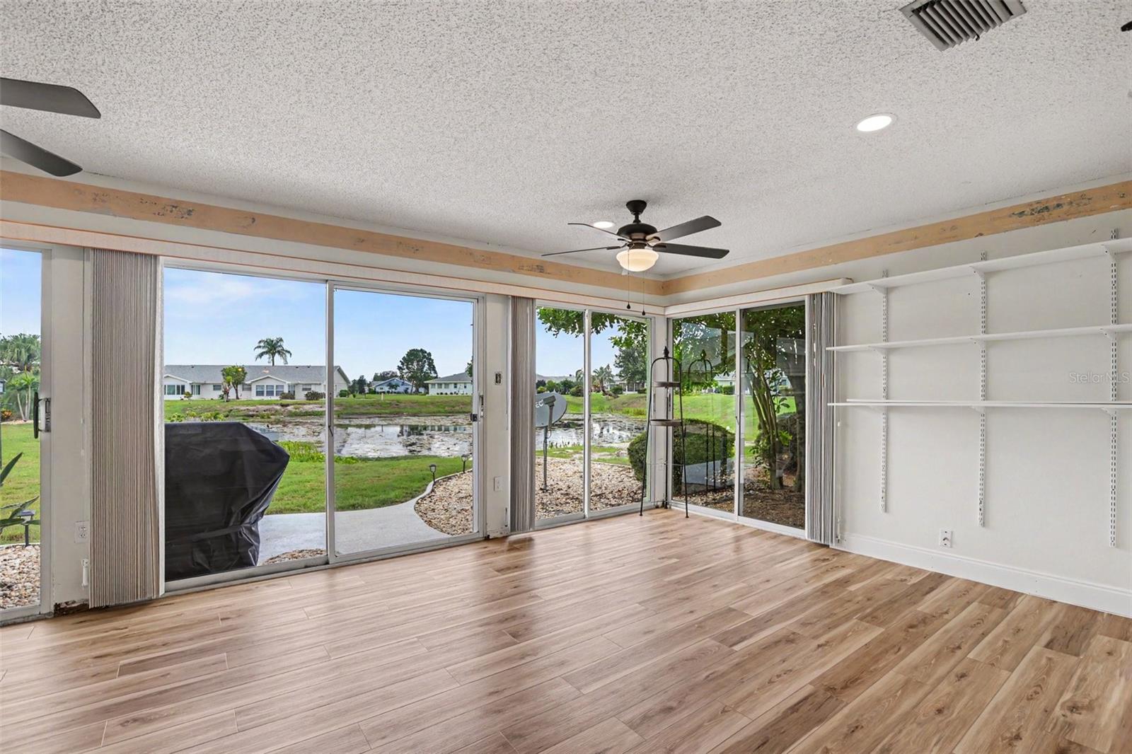385 CLUB MANOR DR