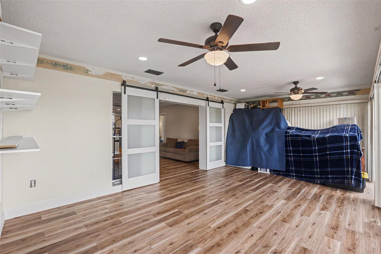 385 CLUB MANOR DR