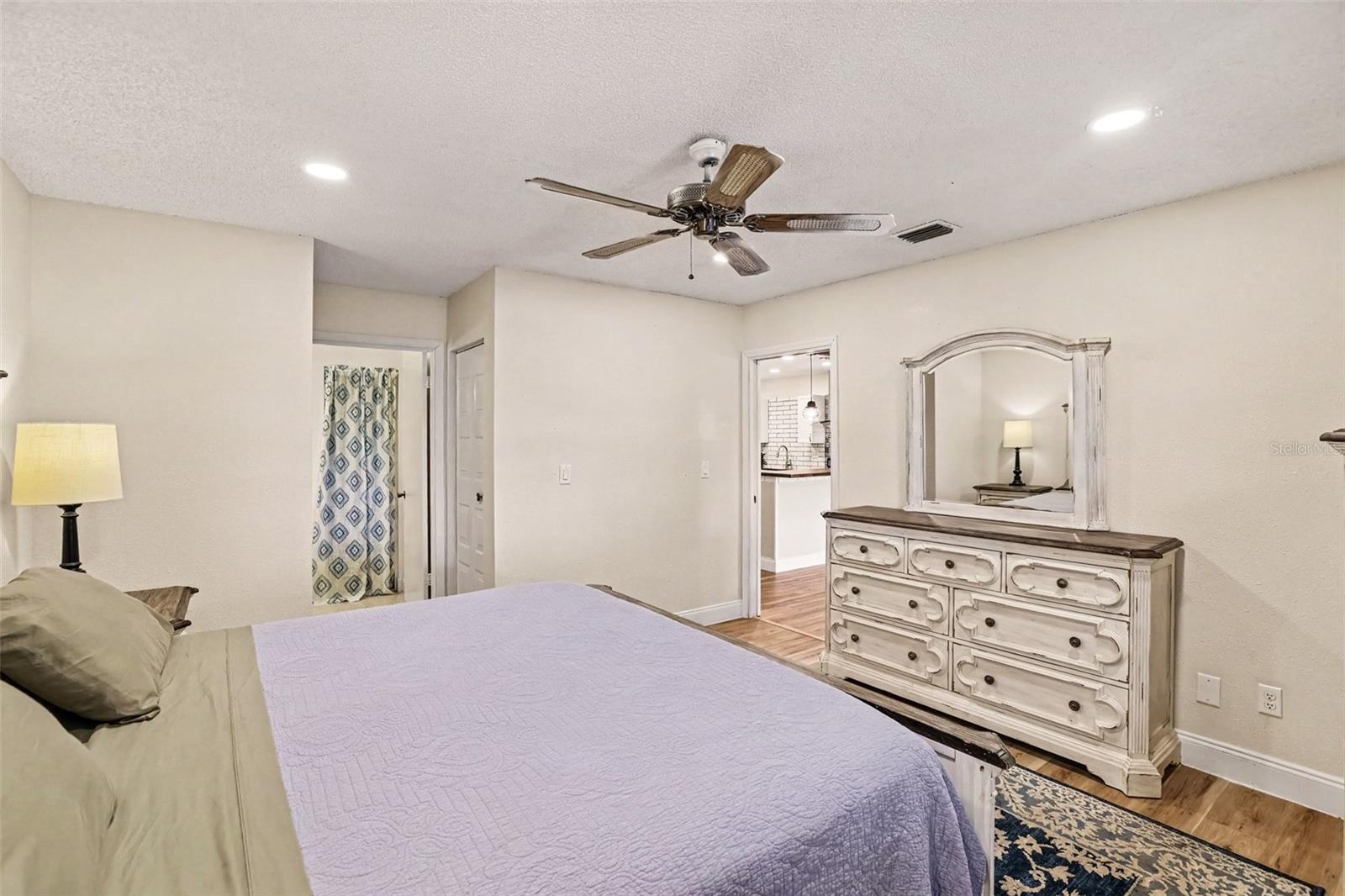 385 CLUB MANOR DR