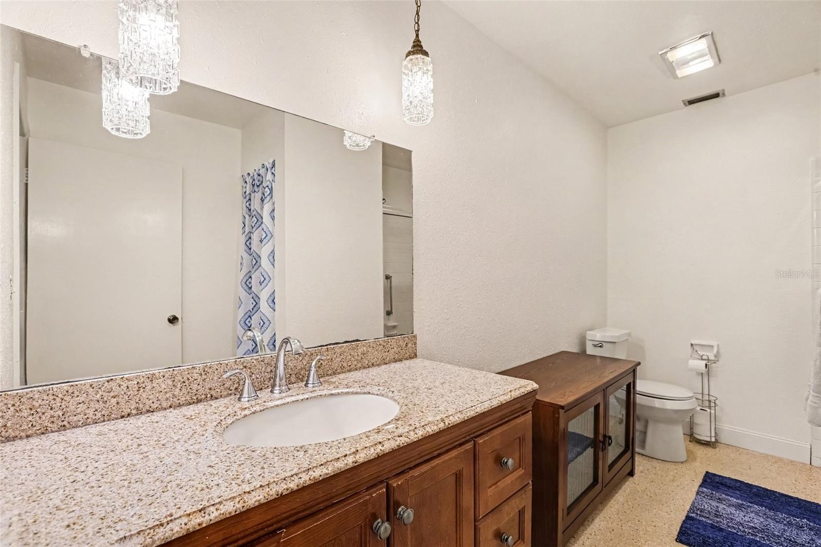 385 CLUB MANOR DR