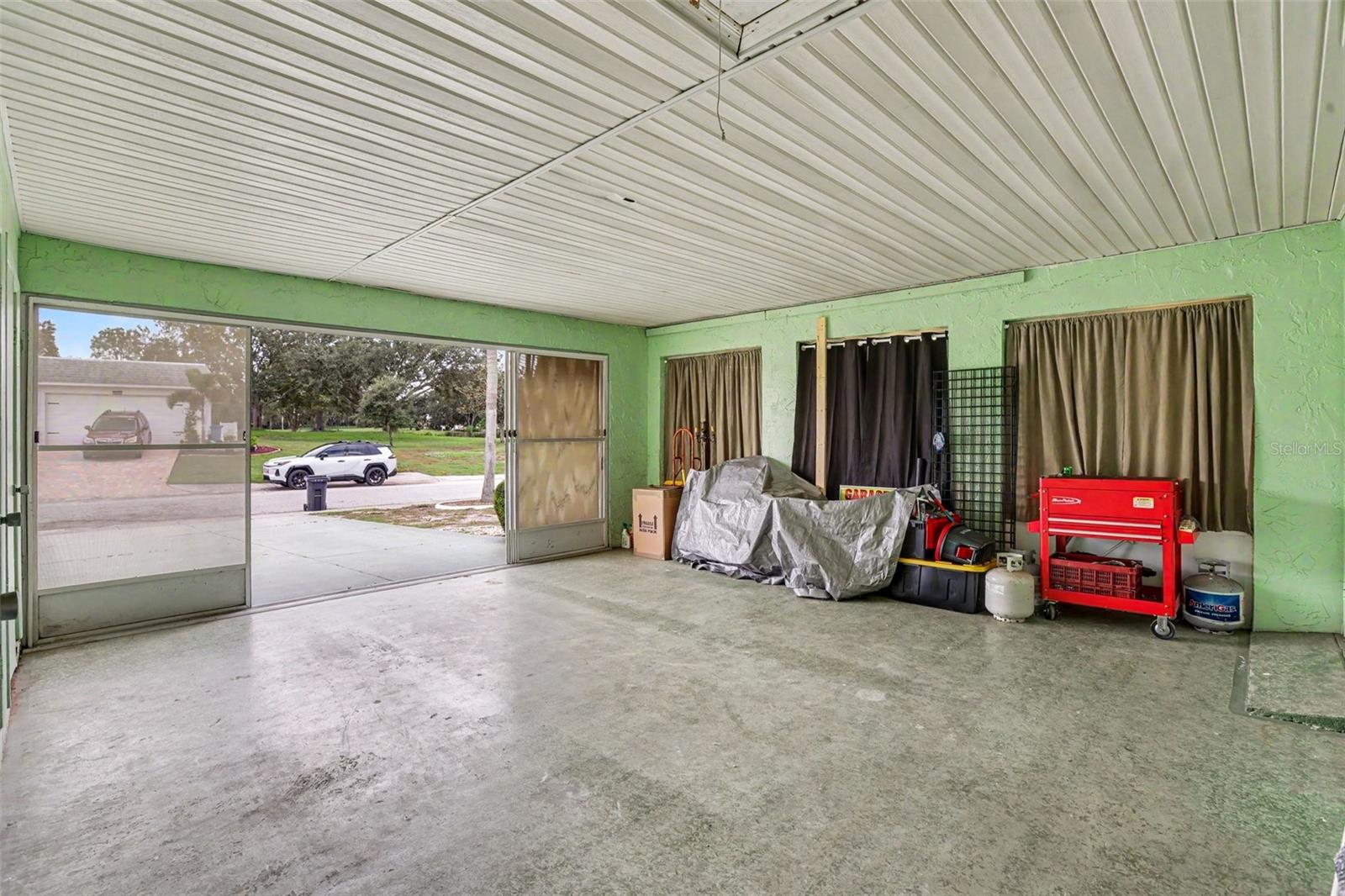 385 CLUB MANOR DR