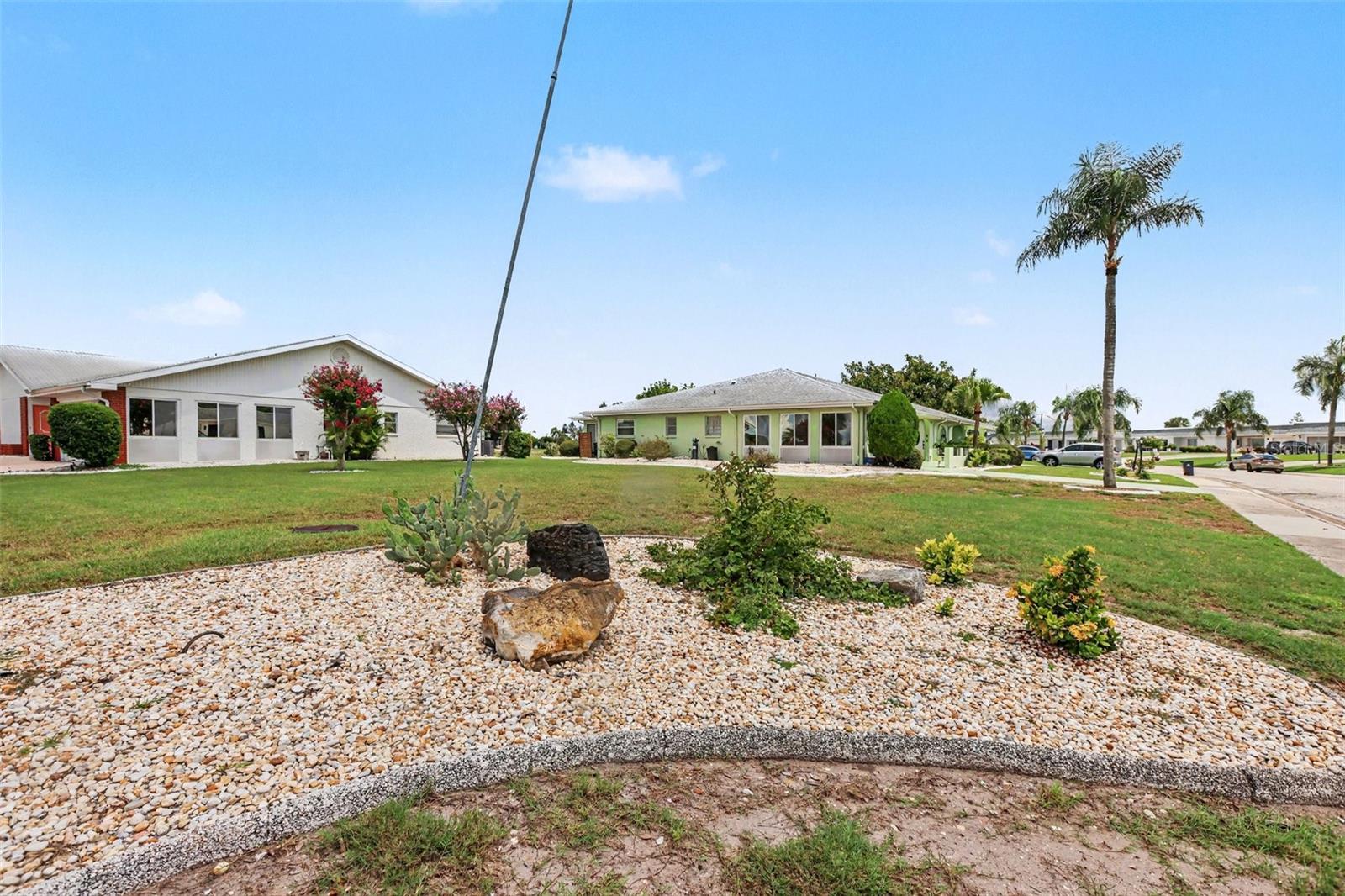 385 CLUB MANOR DR