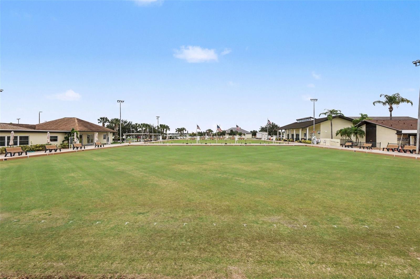 385 CLUB MANOR DR