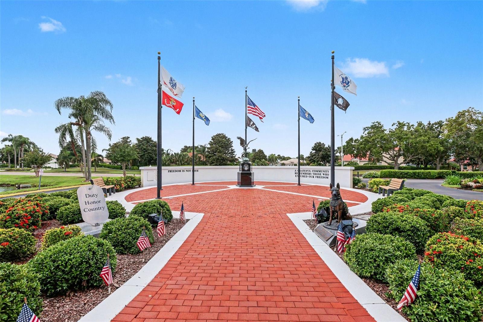 385 CLUB MANOR DR
