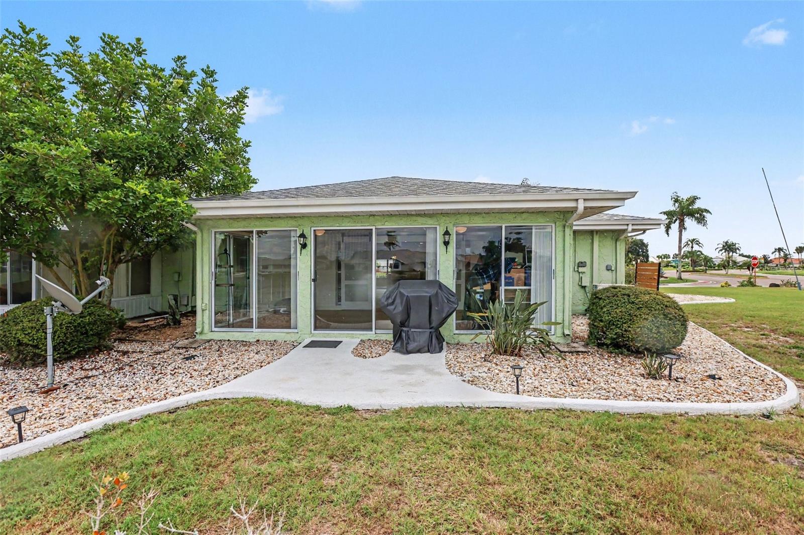 385 CLUB MANOR DR