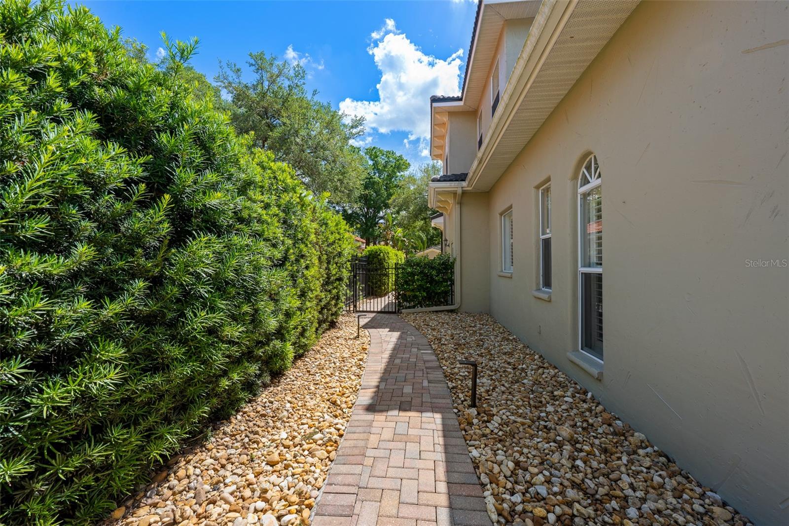 1921 FLORESTA VIEW DR
